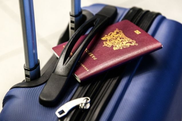 В России могут упростить выезд несовершеннолетних за рубеж | Политика