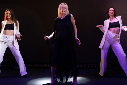 Юлианна Караулова: «Можно ходить на тусовки и при этом уделять внимание ребенку» — Звезды