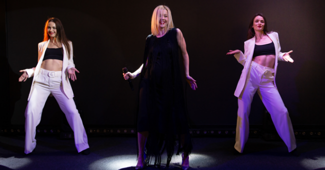 Юлианна Караулова: «Можно ходить на тусовки и при этом уделять внимание ребенку» — Звезды