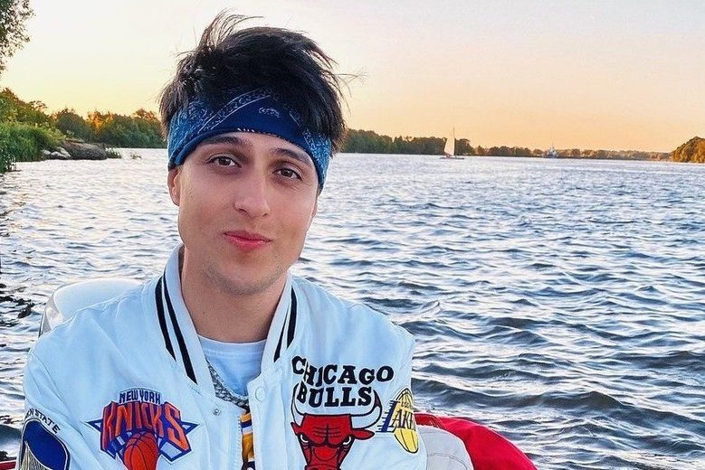 «Сопьешься!»: родители звезды шоу «ПЕСНИ» Хабиба не хотели отпускать его в Москву