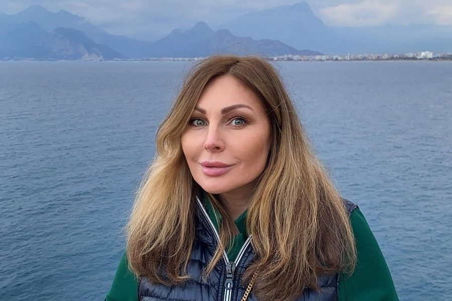 Наталья Бочкарева сделала свою челюсть в фотошоп неестественно острой