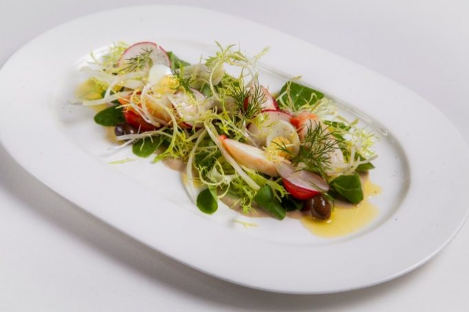 зеленый салат цезарь с цукини и миндалем, HELLO! Russia