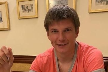 «Имущество нужно переписать на Алису»: мать Аршавина обвинила Казьмину в мошенничестве — Звезды