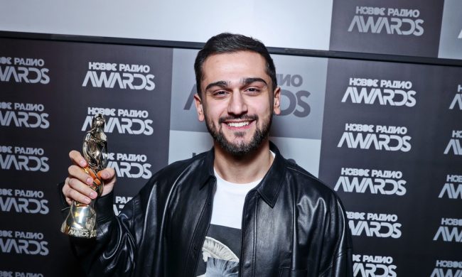 Яркое шоу автора хита «Комета» JONY в эфире «Нового Радио»: как подключиться к концерту