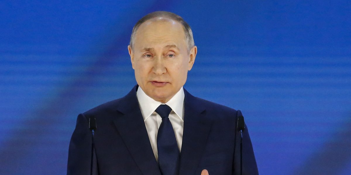 Владимир Путин объявил дни с 1 по 11 мая нерабочими