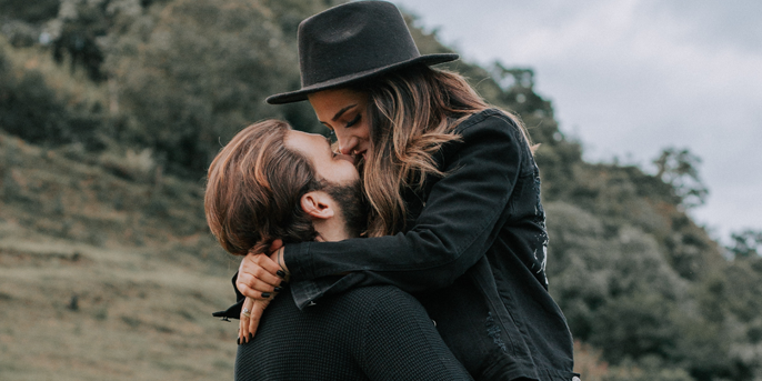 Шесть знаков Зодиака, которые могут встретить свою любовь в мае — Психология