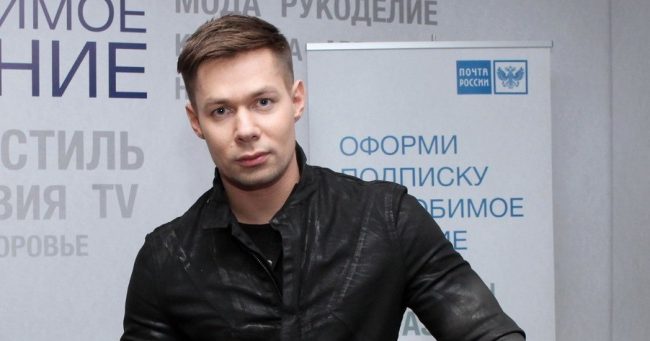 Употреблял наркотики и смотрел порно. Стас Пьеха рассказал, как две недели прожил в туалете