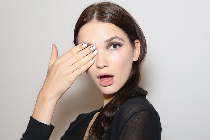 От лаванды до зелени: весенне-летние тренды маникюра