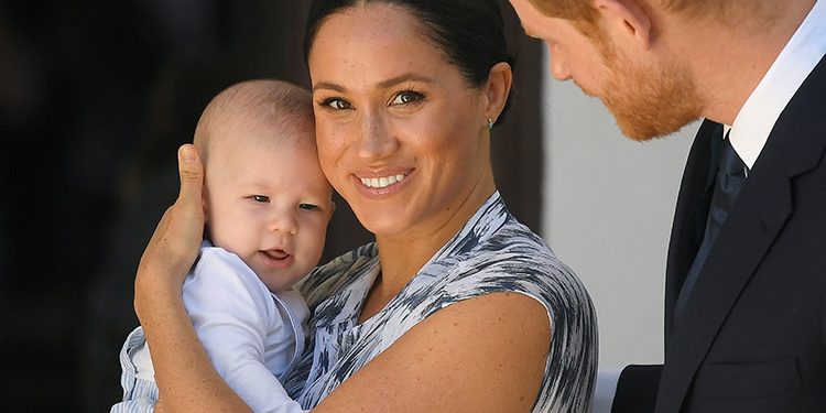 Принц Гарри и Меган Маркл представили новое фото сына Арчи, HELLO! Russia