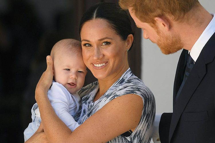 Принц Гарри и Меган Маркл представили новое фото сына Арчи, HELLO! Russia