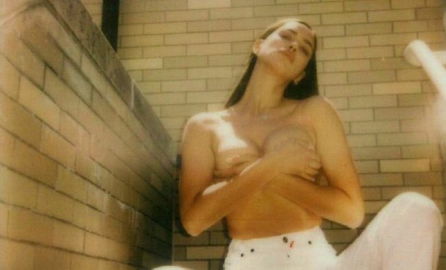 обнаженная супермодель в сети и заботливая мама на прогулке с дочерью, HELLO! Russia