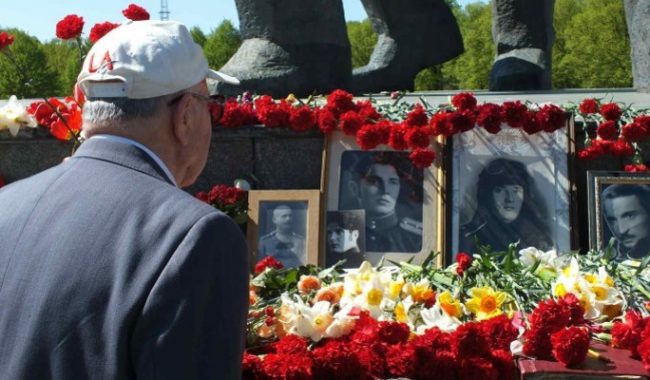 «Волонтеры Победы» помогли ветеранам посетить мероприятия 9 мая :: Общество :: Дни.ру