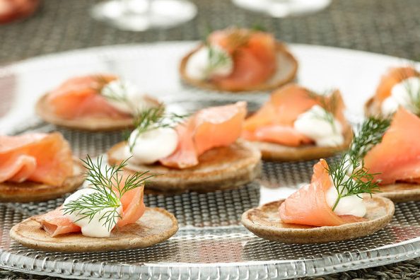 Блины с копченым лососем: изысканный рецепт