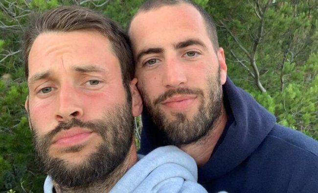 Основатель Jacquemus Симон Порт Жакмюс и его партнер обручились, HELLO! Russia
