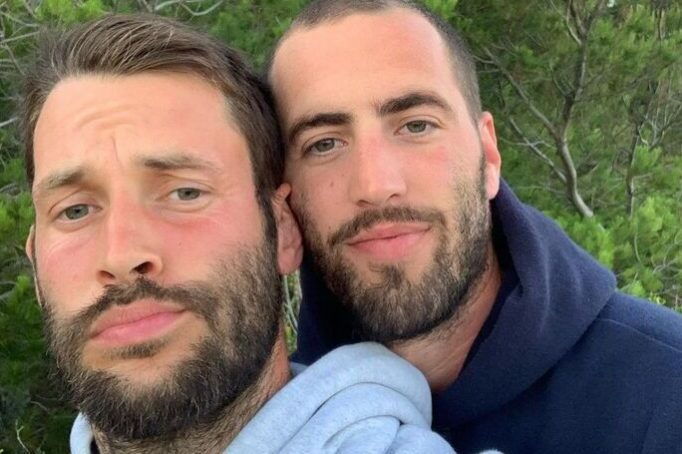 Основатель Jacquemus Симон Порт Жакмюс и его партнер обручились, HELLO! Russia