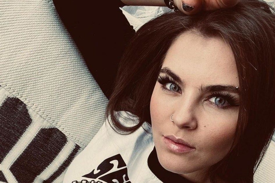 «Скрывать такое тело – преступление»: Софья Таюрская в мокром нижнем белье оголила грудь