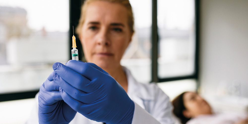 Жвачка от короны: минобороны начало разработку новой вакцины