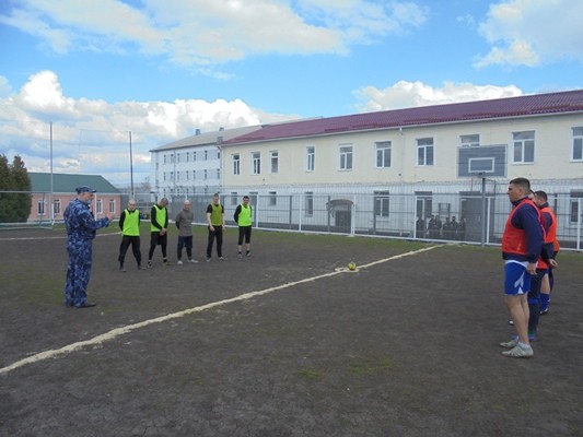 ...и спортивные соревнования среди заключенных