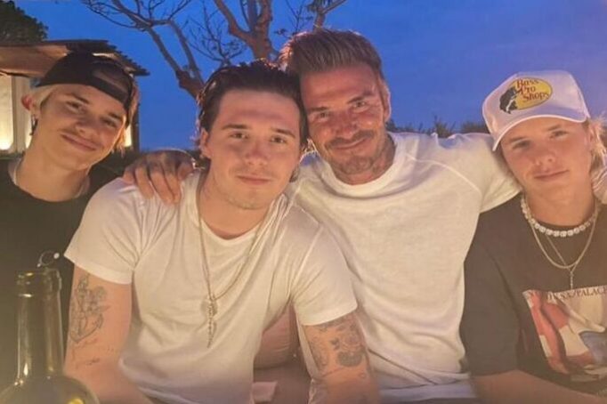 Семьи Дэвида Бекхэма, Уилла Смита, Брюса Уиллиса, Орландо Блума и других звезд поздравили их с Днем отца