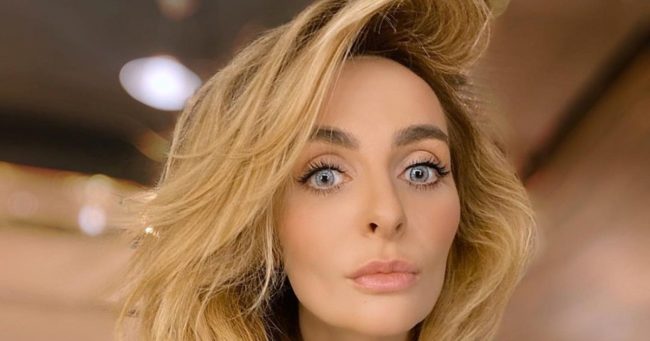 Полуобнаженная Екатерина Варнава приняла участие в смелой фотосессии