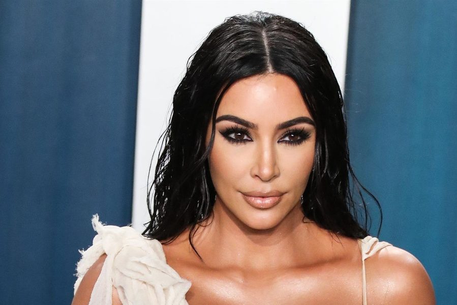 Ничего святого: Кардашьян гуляет по Ватикану в «платье грешницы»