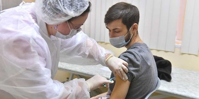 Глава Минтруда заявил о законности отстранения от работы за отказ от вакцинации :: Коронавирус :: Дни.ру