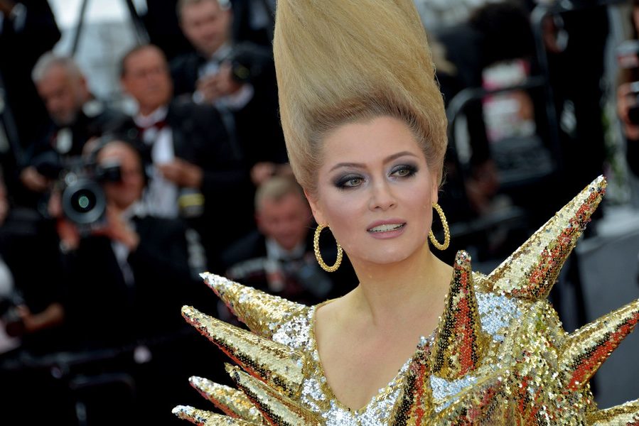 Лена Ленина снова поразила канны своим экстравагантным видом