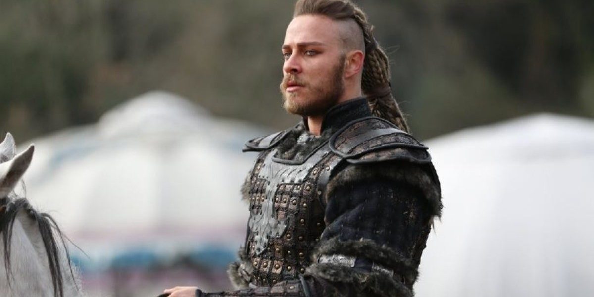 Звезда сериала «Основание: Осман» Бурак Челик встречается с блогером Марией Вэй