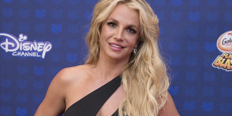 Новый адвокат Бритни Спирс официально потребовал отстранить ее отца от опекунства