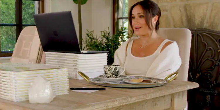 первое появление Меган Маркл в сети после рождения дочери, HELLO! Russia