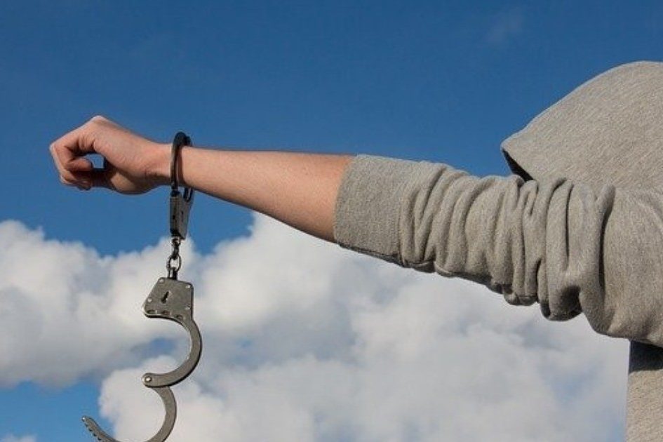 В Хакасии уголовник вломился в чужой дом и убил семью с детьми