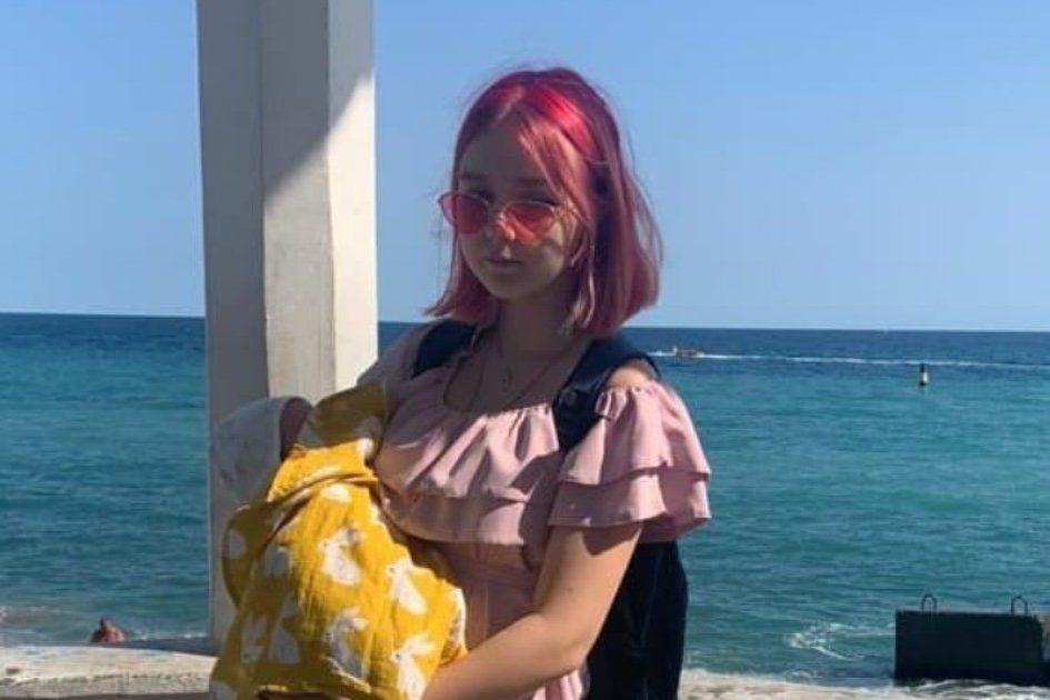 15-летнюю Дашу Суднишникову, беременную вторым ребенком, избили. Она решилась на аборт