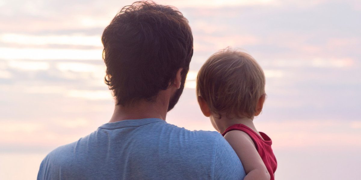 Двухлетняя девочка оказалась за рулем иномарки и насмерть задавила десятимесячного малыша