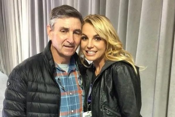 «Детка, ты толстая!» Вскрылись жуткие подробности общения Бритни Спирс с отцом-абьюзером