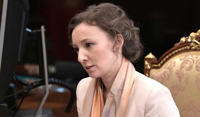 Кузнецова предложила создать службу помощи семьям с детьми по принципу «одного окна» :: Общество :: Дни.ру