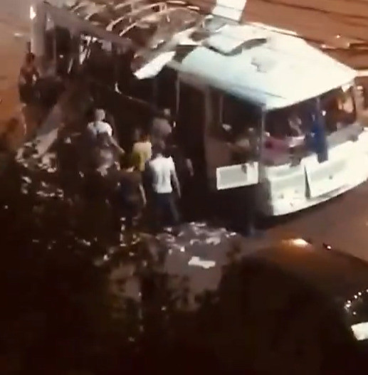 Взрыв в автобусе унес жизни двух человек