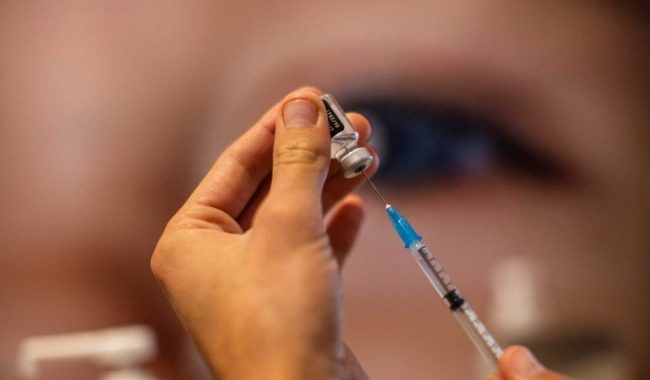 в Израиле ревакцинация сократила вероятность заболевания ковидом в пять-шесть раз, последние новости, прививка, вакцина, Maccabi, штамм :: Коронавирус :: Дни.ру