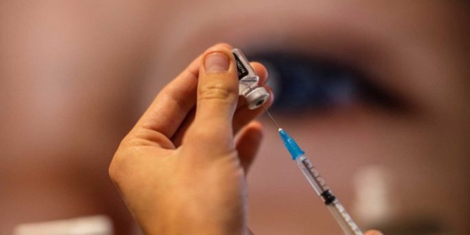 в Израиле ревакцинация сократила вероятность заболевания ковидом в пять-шесть раз, последние новости, прививка, вакцина, Maccabi, штамм :: Коронавирус :: Дни.ру