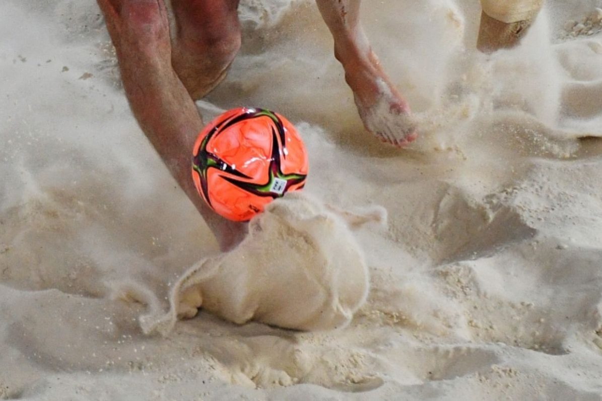 Сборная России начала с победы в Суперфинале Евролиги по пляжному футболу | Спорт