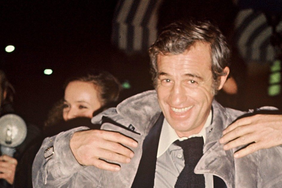 Под музыку из «Профессионала» и аплодисменты. Во Франции простились с Жан-Полем Бельмондо