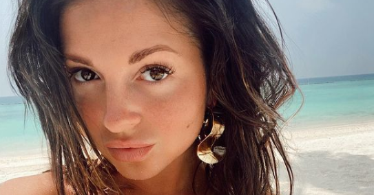 Садись, два! Нюша и другие артисты, которые плохо учились в школе — Звезды