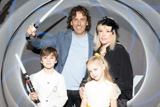 День рождения Гарри и Лизы Галкиных: как это было — Звезды