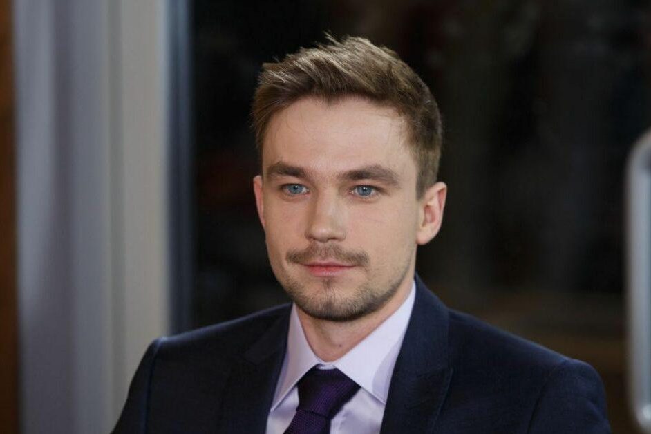 Александр Петров показал свою двухэтажную квартиру с сауной — Звезды