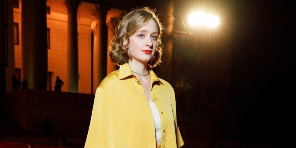 Дочь Сергея Бодрова затмила пугающую бледностью Бардо и Зудину в бабушкином наряде