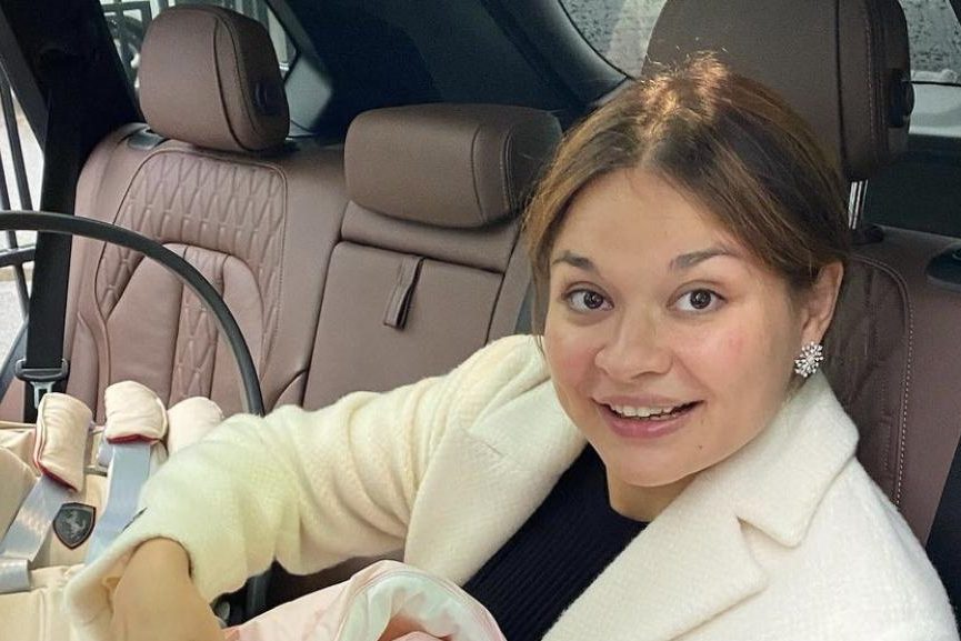 Ксения Шойгу вышла на работу спустя неделю после родов — Звезды