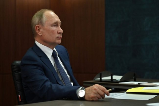 Путин поручил разработать платформу психологической помощи школьникам | В России | Политика
