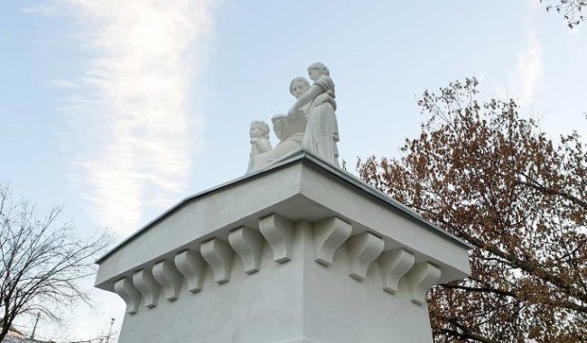 Реставрация белокаменных скульптур Императорского воспитательного дома завершена :: Общество :: Дни.ру
