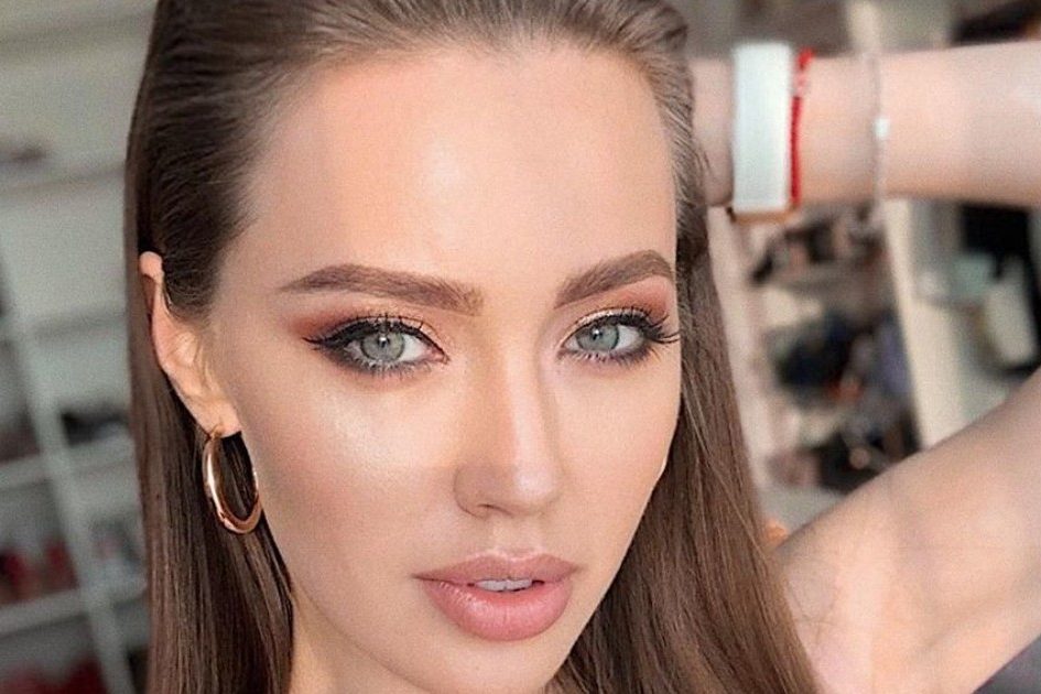 Даешь по ребенку каждый год брака! Все образы Анастасии Костенко на выписке из роддома