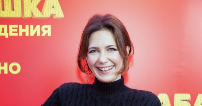 «Старушка, фу!»: Екатерина Климова пошутила над дочерью, перекрасившейся в блонд