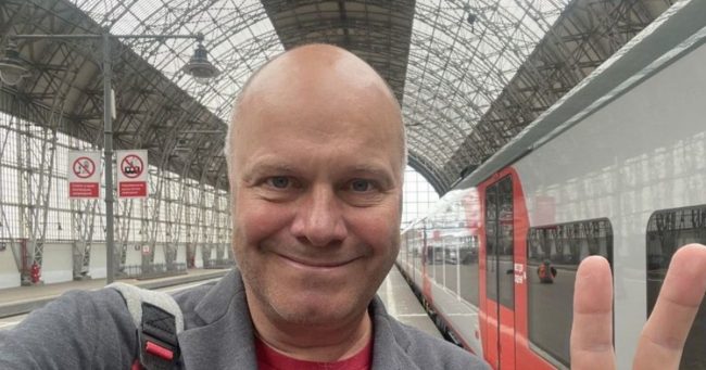 Алексей Кортнев поделился фото новорожденной дочери